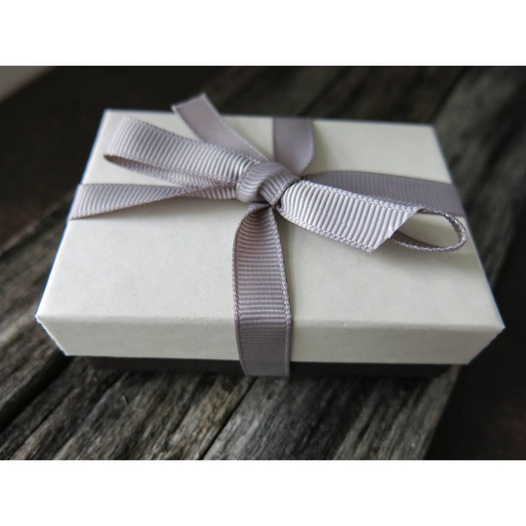 Knotted Peacock Freshwater Pearl Bracelet - Picture 6 of 6